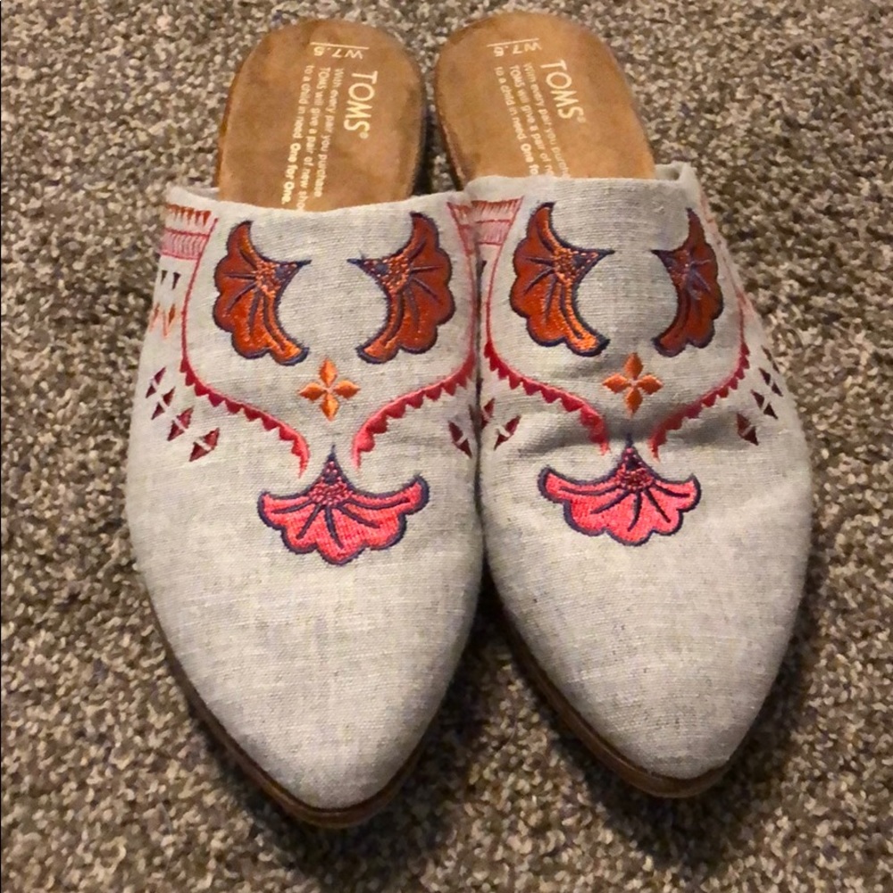 Toms mules size 7.5. Gently used.